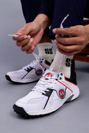 SS Gutsy Cricket Rubber Studs Shoes